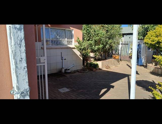 3 BEDROOM HOUSE FOR SALE IN SOSHANGUVE SOUTH